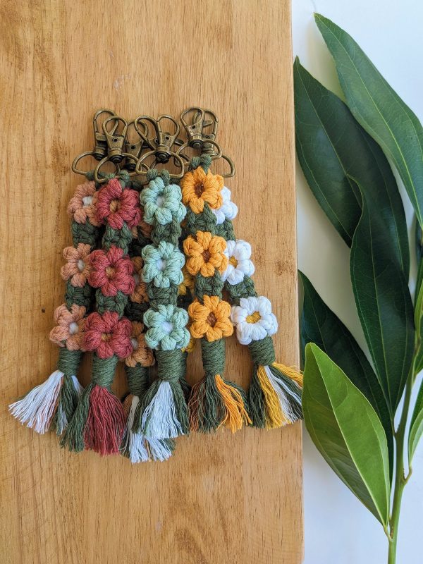Macrame Keychain Flowers, flower keyring, macrame accessory